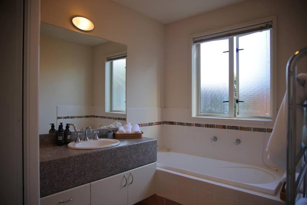 Modern Lifestyle Retreat With Stunning City View Auckland Zewnętrze zdjęcie
