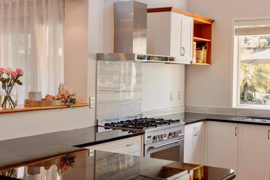 Modern Lifestyle Retreat With Stunning City View Auckland Zewnętrze zdjęcie