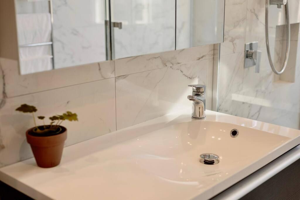 Modern Lifestyle Retreat With Stunning City View Auckland Zewnętrze zdjęcie