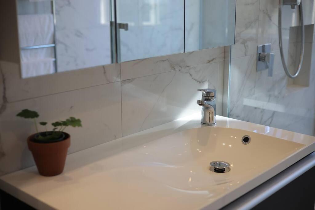 Modern Lifestyle Retreat With Stunning City View Auckland Zewnętrze zdjęcie
